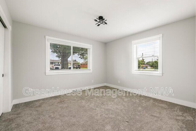 Building Photo - 808 NW 11th St