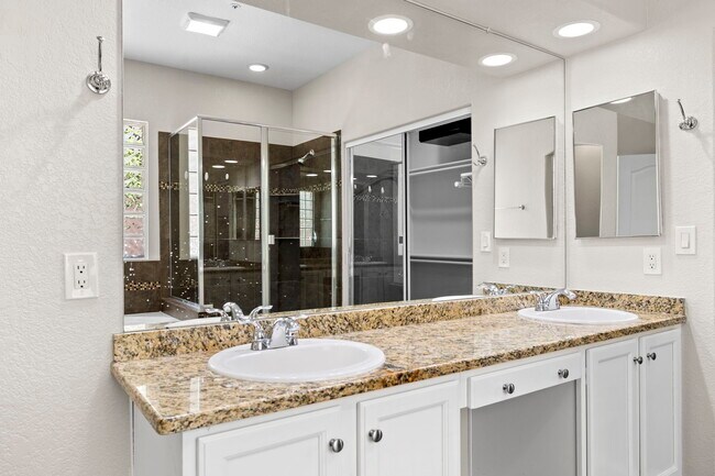 Building Photo - 9348 E Wood Dr