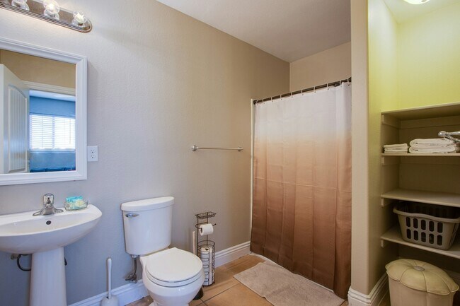 Building Photo - 1012 Eugene Cernan St