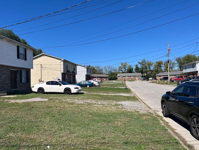 Building Photo - 3617 Willow Creek Ct