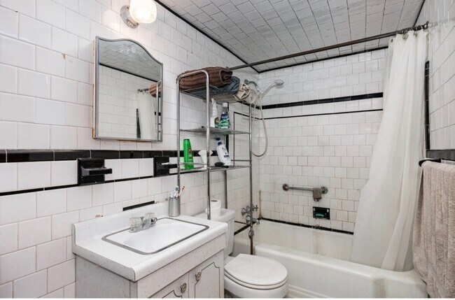 Building Photo - 3010 Woodring Ave