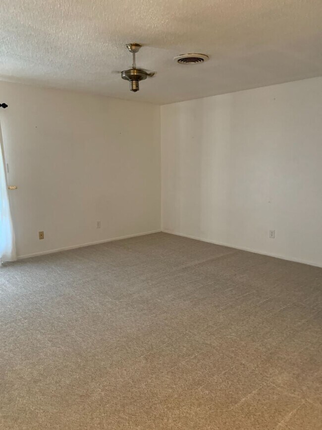 Building Photo - 1640 Courtland Cir