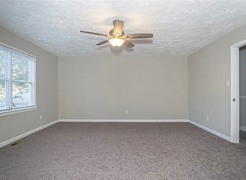 Building Photo - 5105 Palmetto Ln