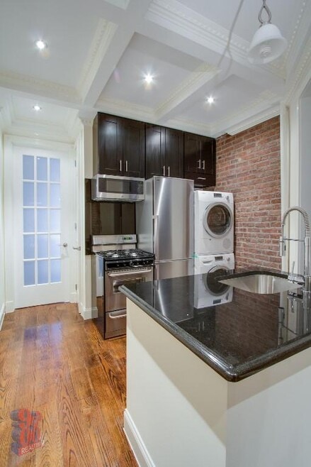 Building Photo - 72 W 108th St