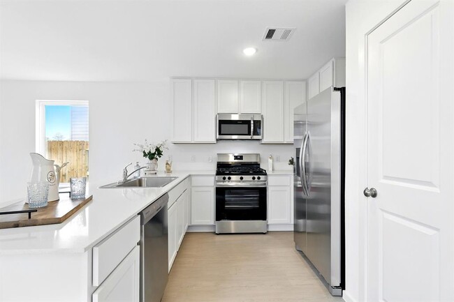 Building Photo - 18210 Via Aurelia Dr