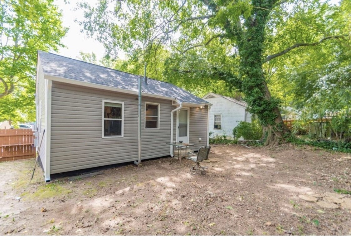 Building Photo - 1272 Lyle Pl NW