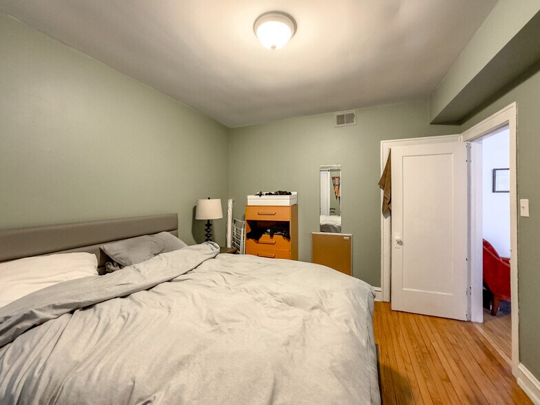 Building Photo - 2027 N Humboldt Blvd