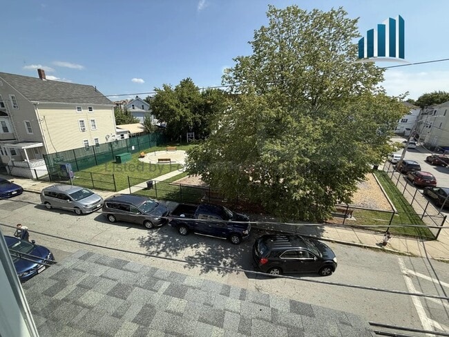Building Photo - 85 Massasoit St