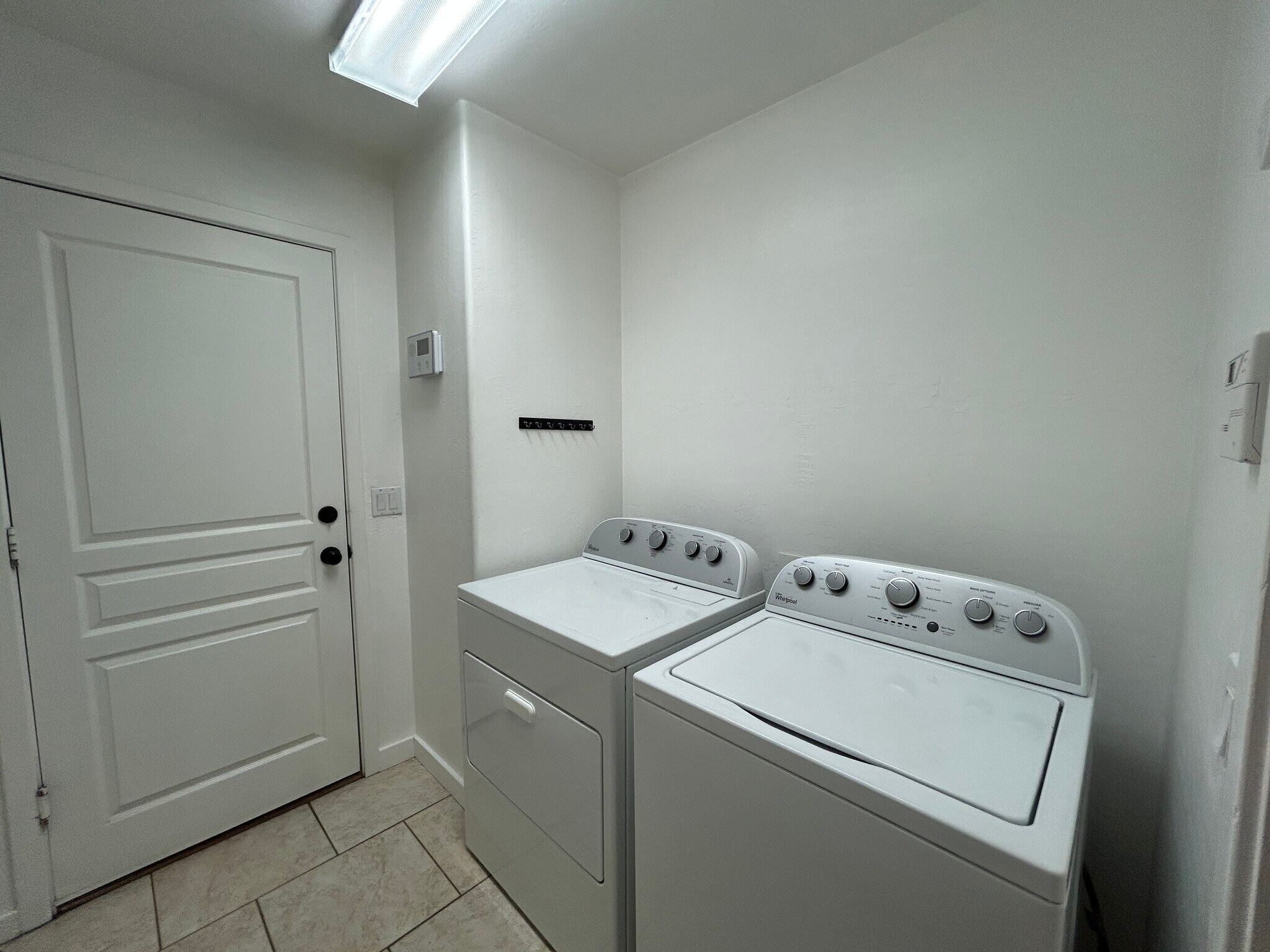 Building Photo - 2041 E Fawn Dr