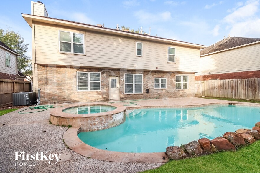 Building Photo - 2913 Veva Dr