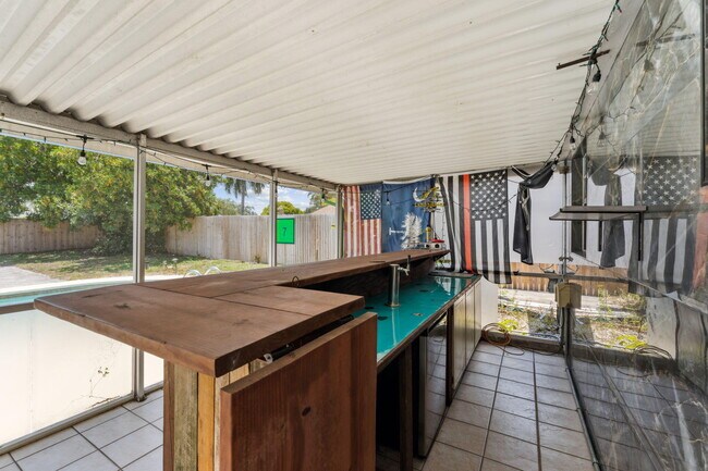 Building Photo - 4194 Honeysuckle Ave