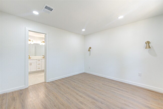 Building Photo - 6725 Madrid St