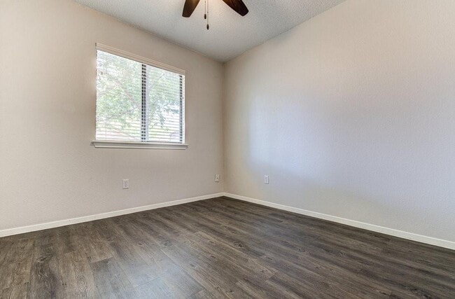 Building Photo - 12922 Meehan Dr