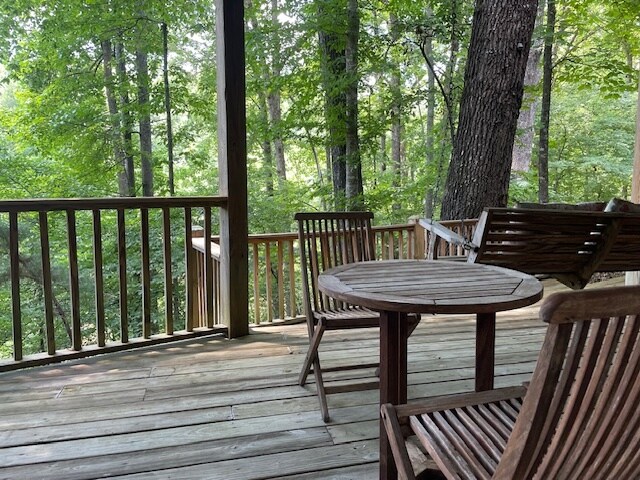 Private deck table and chairs - 4065 Charlottes Overlook
