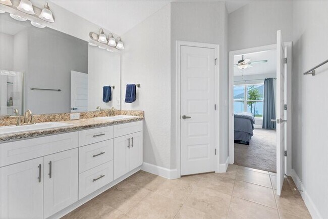 Building Photo - Welcome in to this beautiful Unfurnished -...