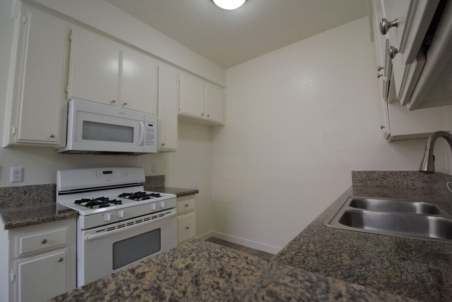 Building Photo - 11107 La Maida St