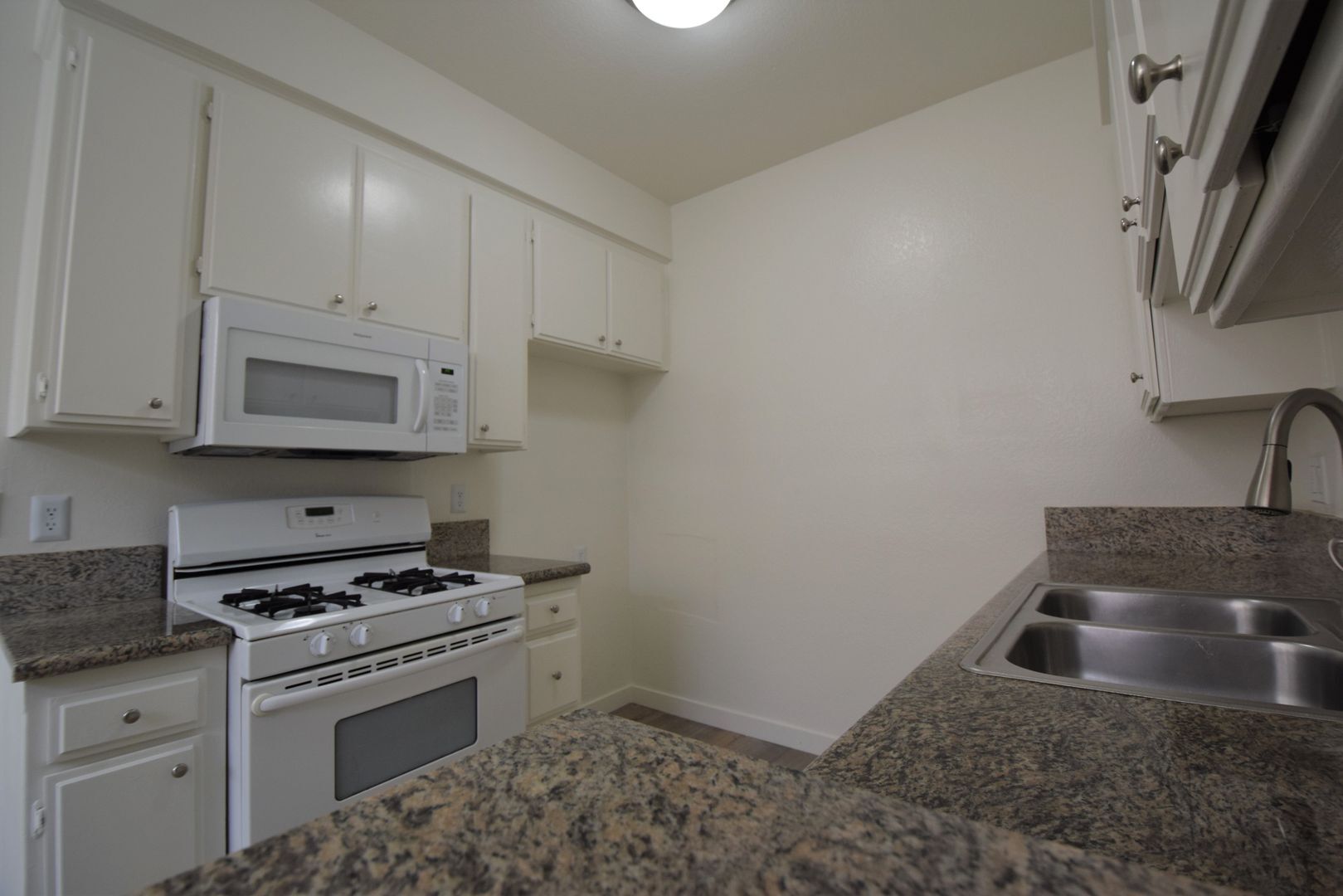 Building Photo - 11107 La Maida St