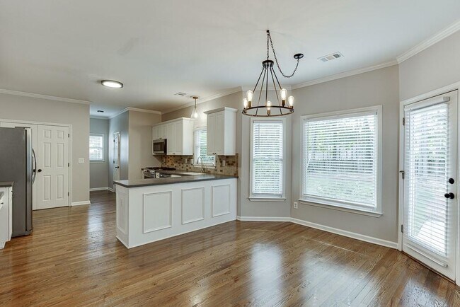 Building Photo - 1795 Lake Heights Cir