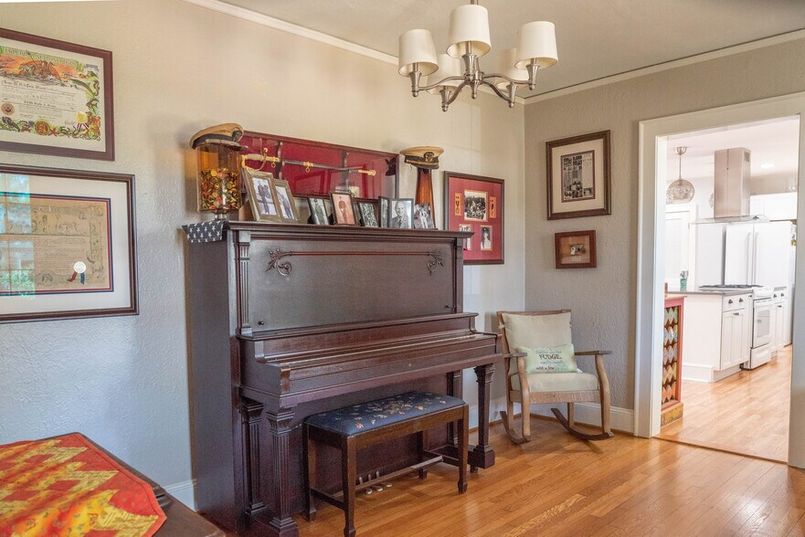 Formal Dining Room. - 417 E Government Ave