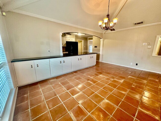 Building Photo - July Move-In Special - Fabulous 4/2 single...
