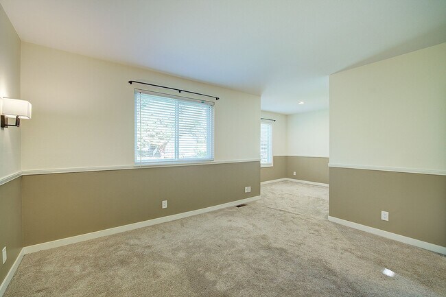 Building Photo - 3bd/2.25ba Sammamish Home
