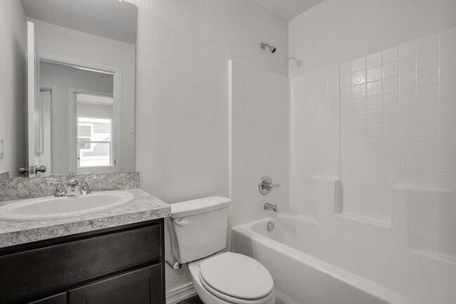 Building Photo - 608 N 18th St