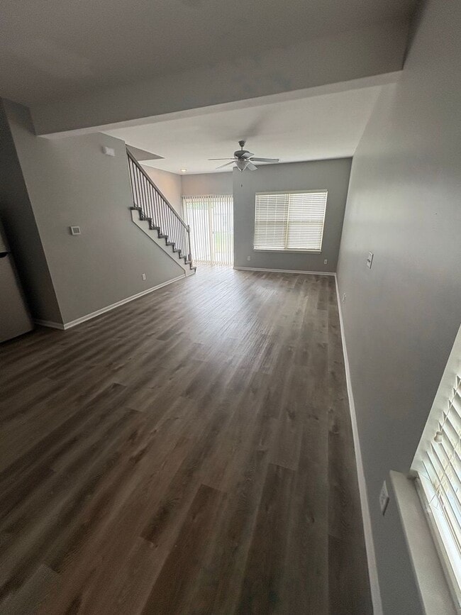Building Photo - Inviting 3 Bedroom Townhome with Functional Layout