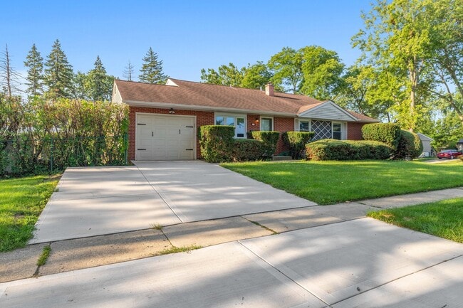 Building Photo - 697 Hickory Dr