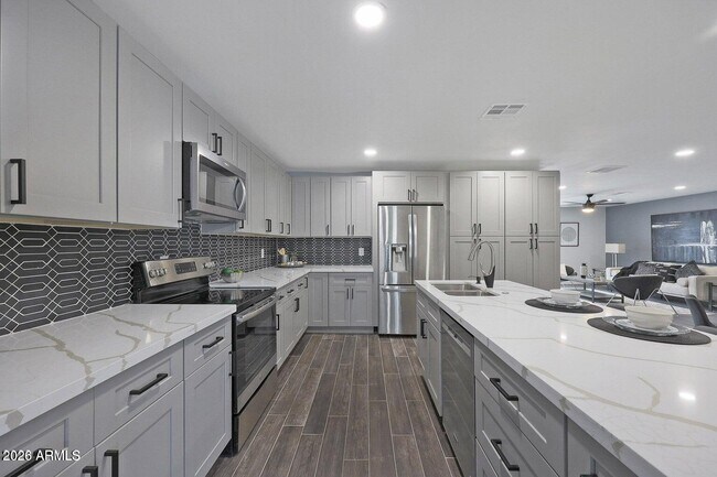 Building Photo - 8444 E Bonita Dr