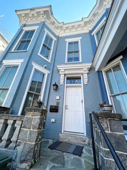 Building Photo - 229 E St NE