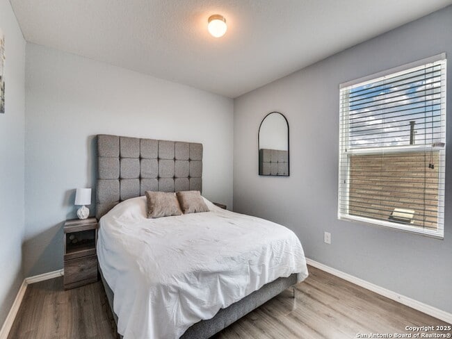 Building Photo - 11326 Babcock Bnd