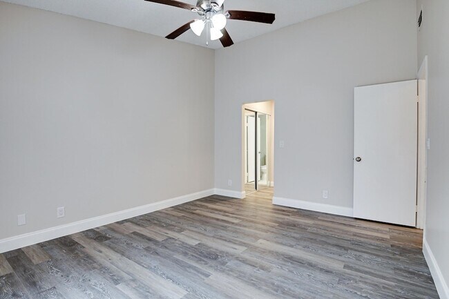 Building Photo - 484 Springdale Cir