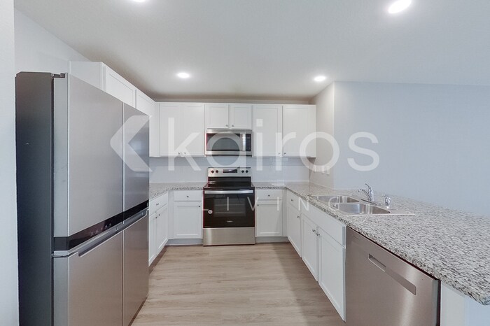 Building Photo - 8656 SW 44th Ct