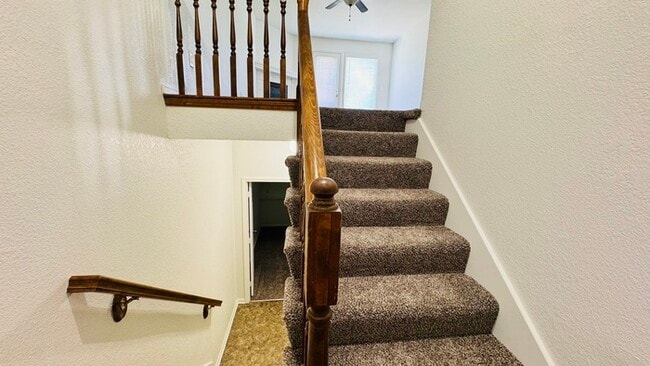 Building Photo - Creekwood Park Townhomes - 3 Bedrooms, 2 Baths, 2-Car Garage — Move-In Ready!