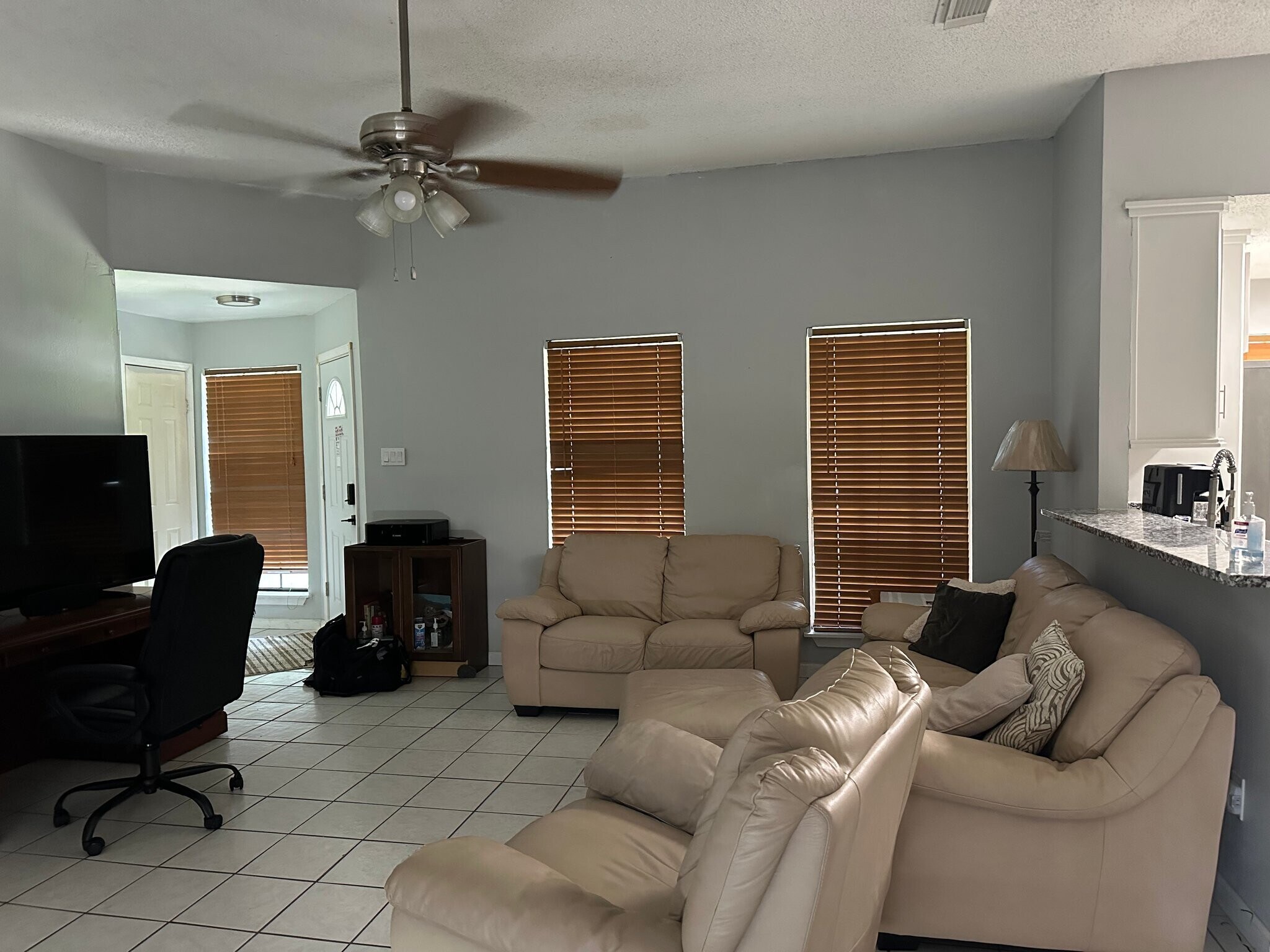 Building Photo - 25119 Thrushwood Ln