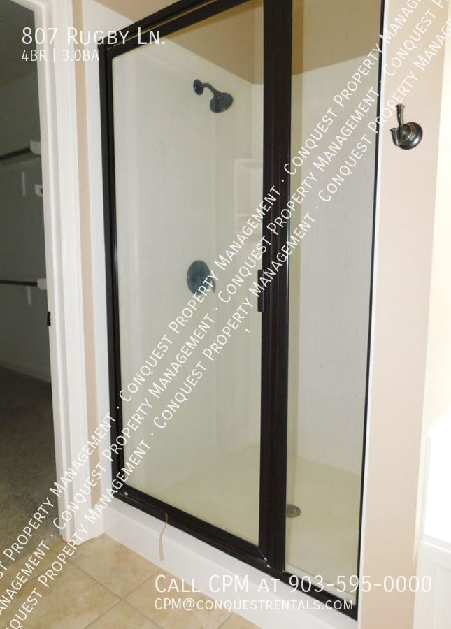 Building Photo - 807 Rugby Ln