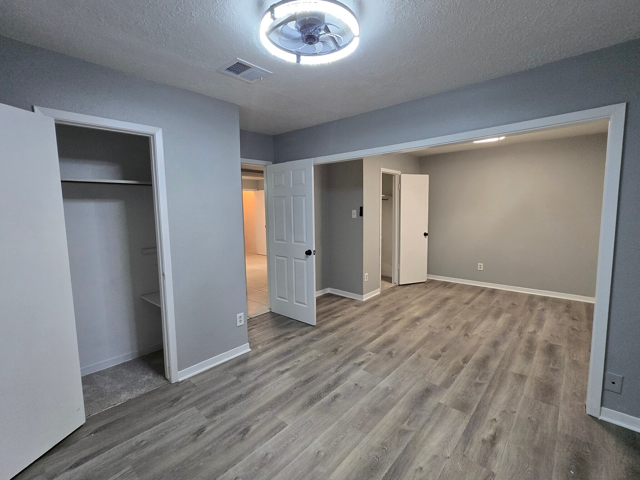 Building Photo - 12315 Barbizon Dr