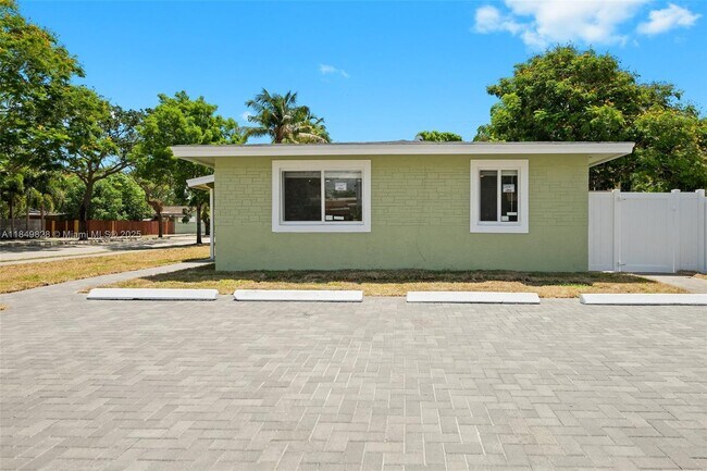 Building Photo - 1244 NW 2nd Ave