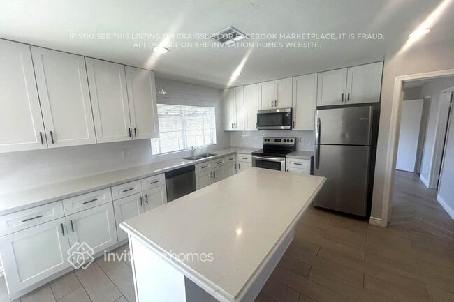 Building Photo - 11012 N 47th Ave