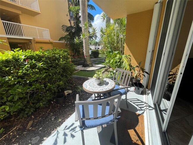 Building Photo - 1341 SE 3rd Ave