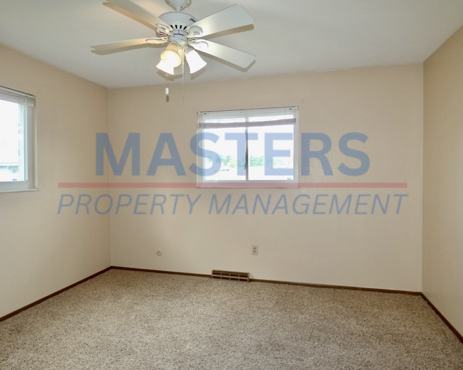Building Photo - 135 Edgewood Dr