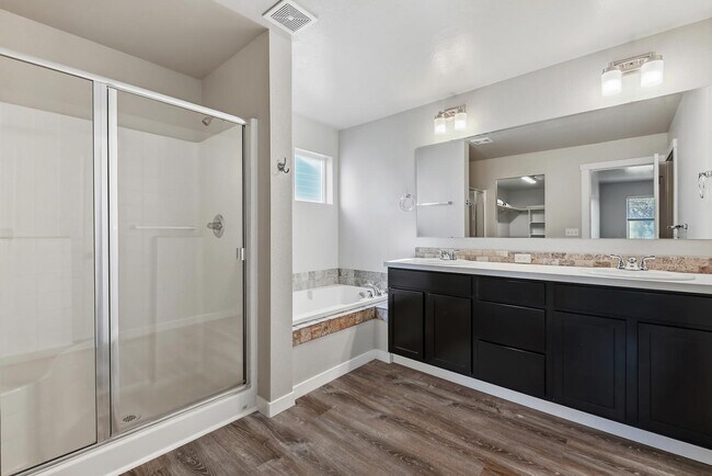 Building Photo - 2662 W Jayton Dr