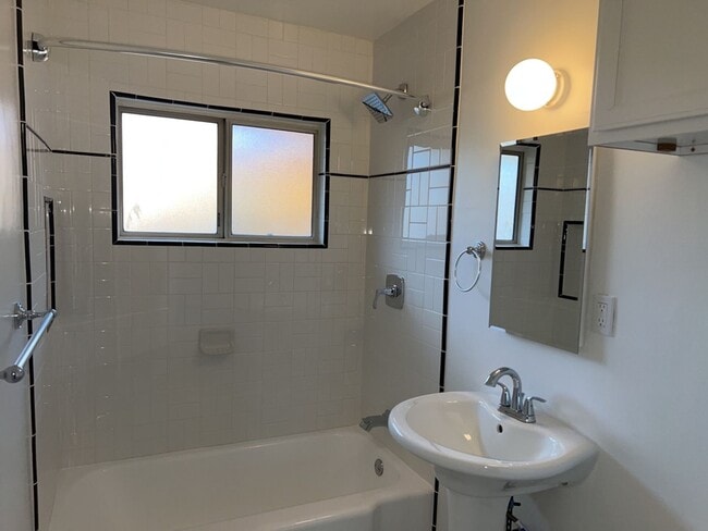 Building Photo - 511