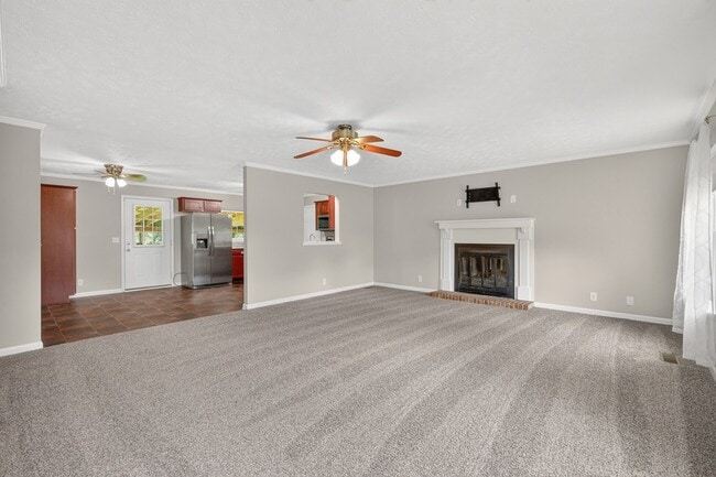 Building Photo - 2504 Angelyn Dr