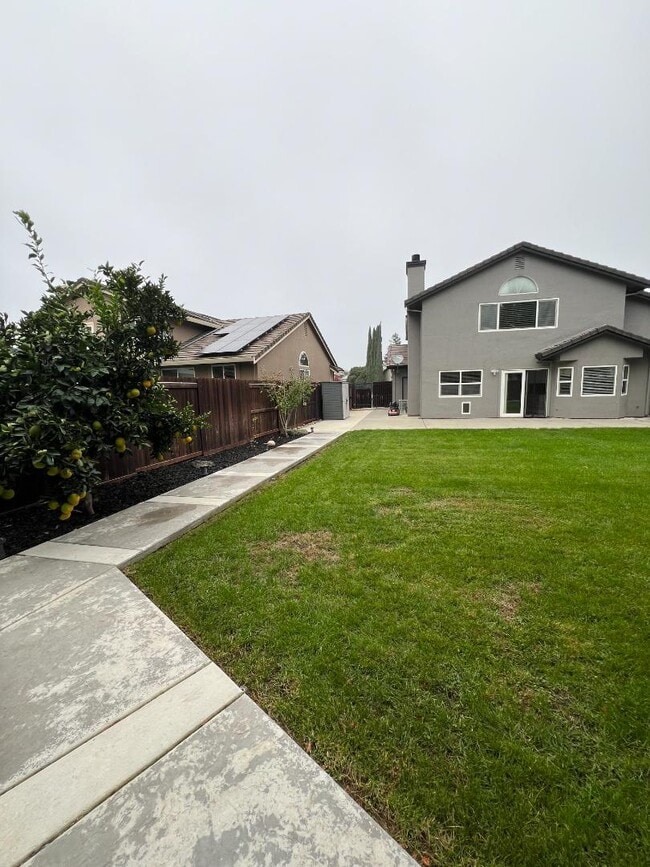 Building Photo - 827 Notre Dame Dr