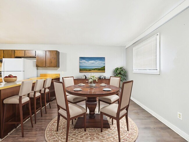 Building Photo - 321 Bellot St