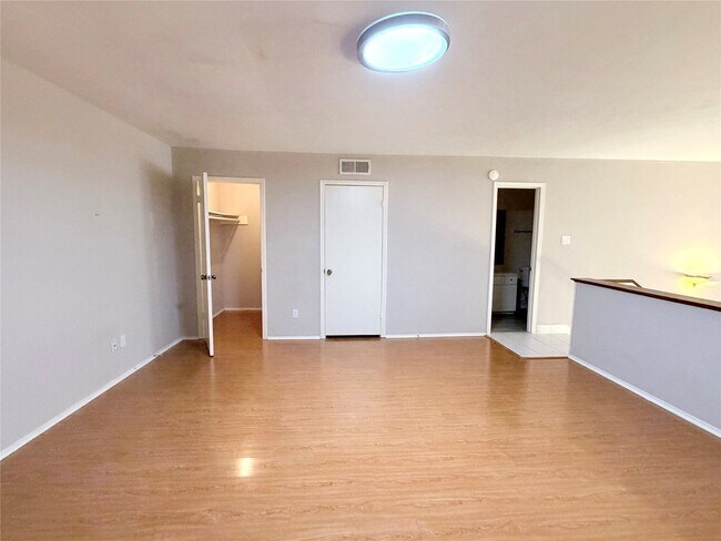 Building Photo - 12633 Memorial Dr