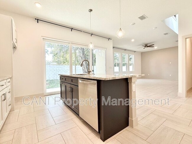 Building Photo - 728 Ellwood Ave