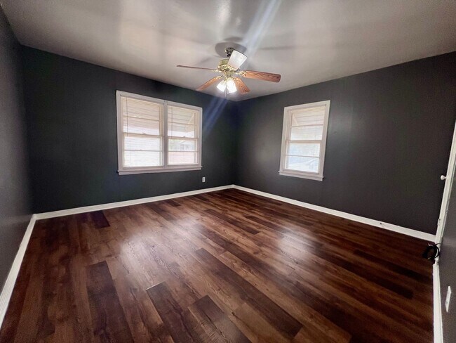 Building Photo - 3 Bedroom in Slaton