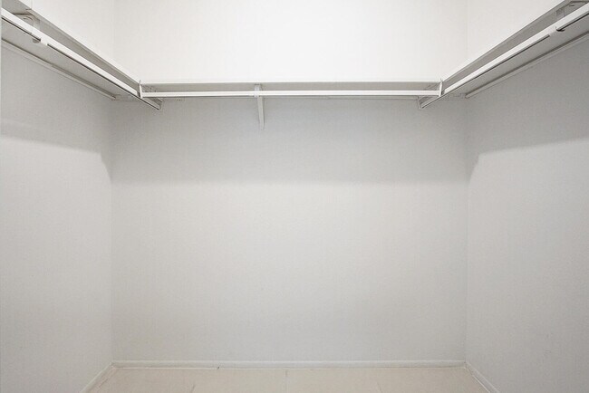 Building Photo - 737 SW Belmont Cir